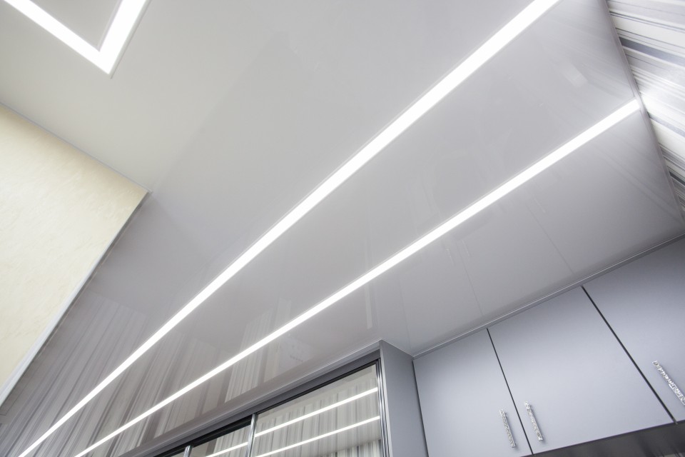 Заказать световые потолки с линией света в г. Вихоревка